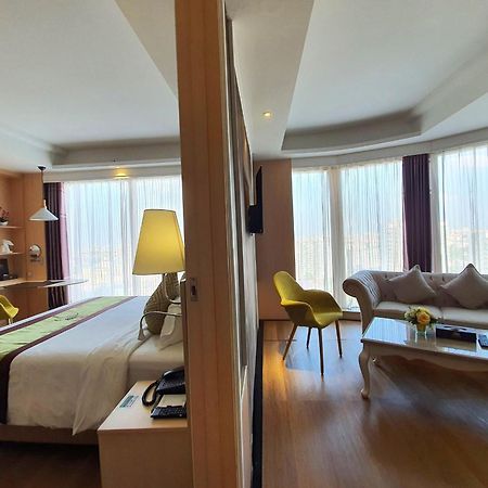 The Bazaar Hotel Бангкок Экстерьер фото