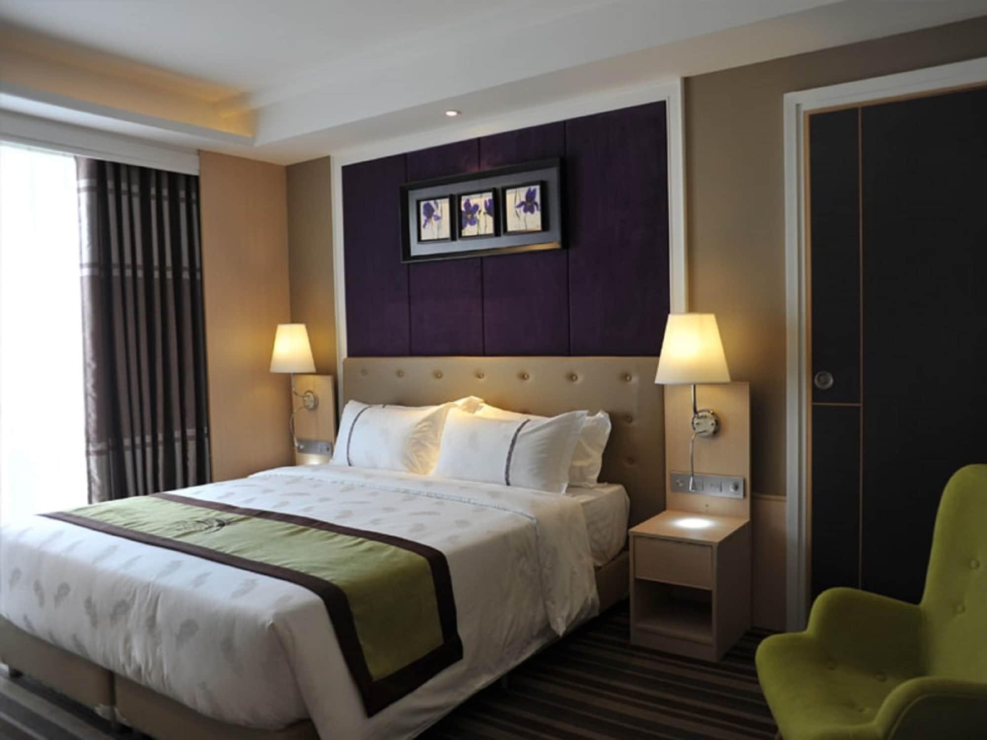 The Bazaar Hotel Бангкок Экстерьер фото