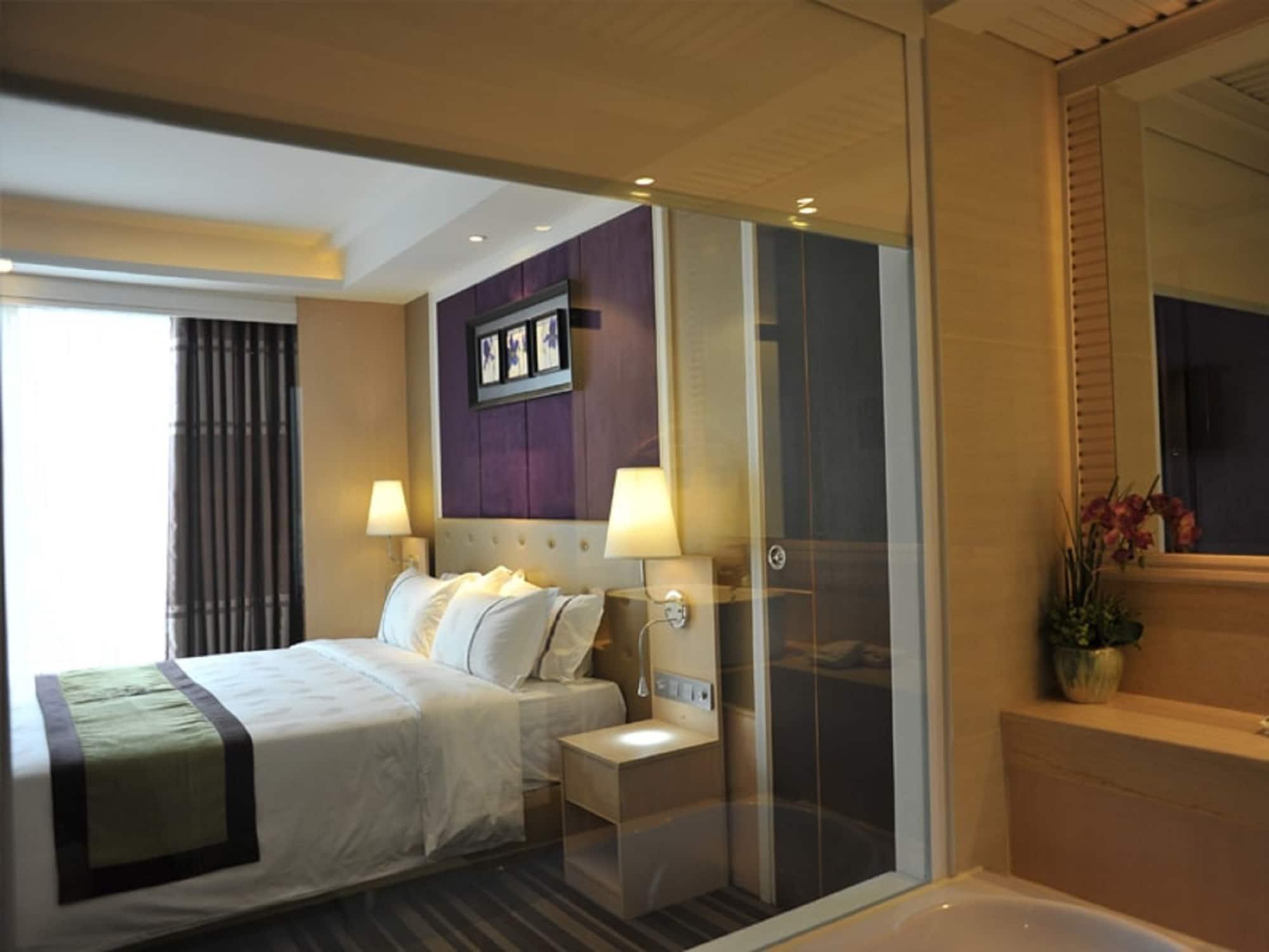 The Bazaar Hotel Бангкок Экстерьер фото