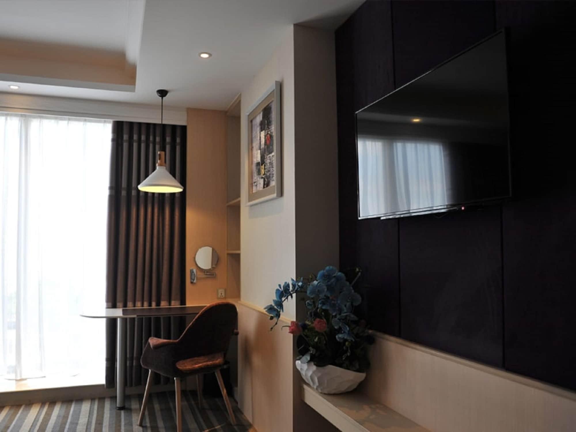 The Bazaar Hotel Бангкок Экстерьер фото