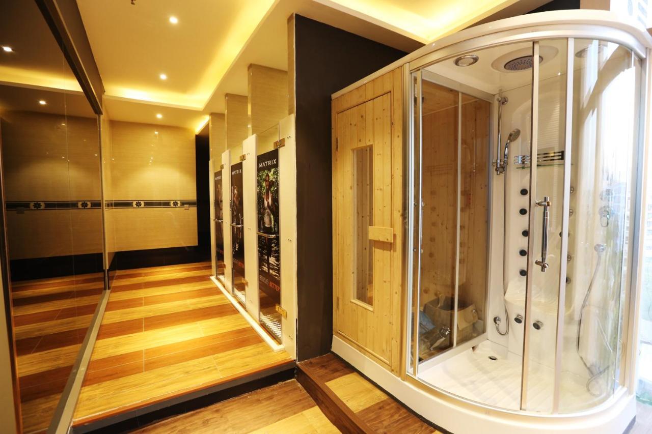 The Bazaar Hotel Бангкок Экстерьер фото