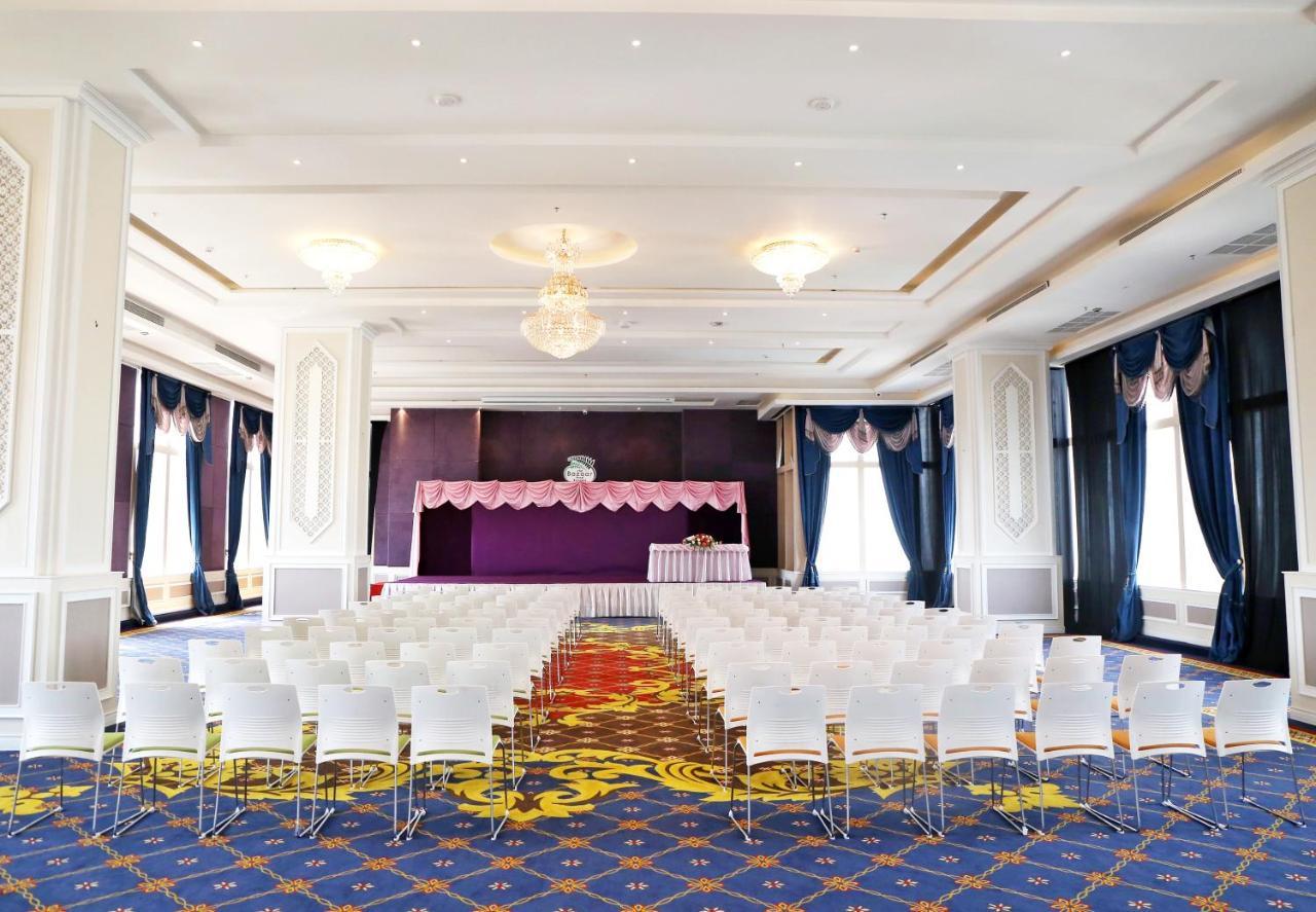 The Bazaar Hotel Бангкок Экстерьер фото