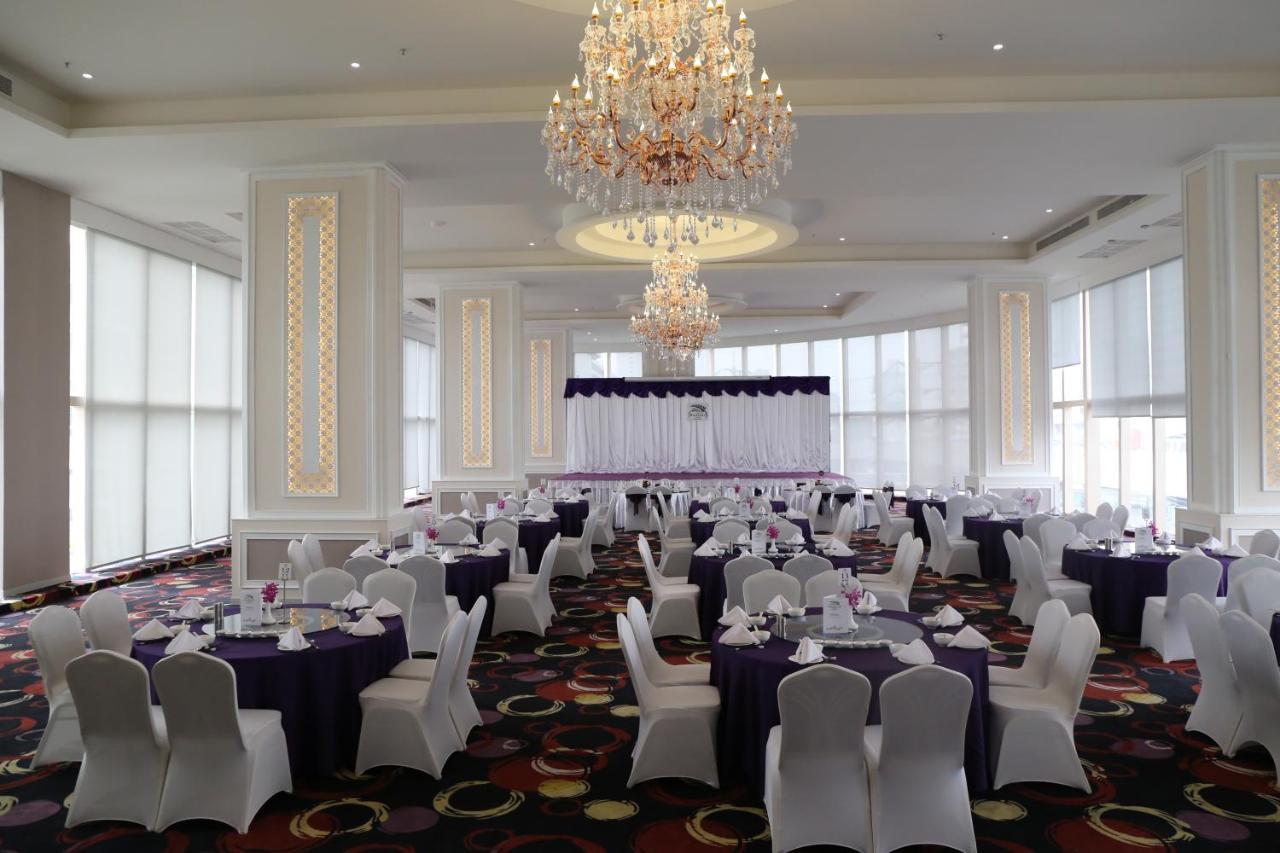 The Bazaar Hotel Бангкок Экстерьер фото