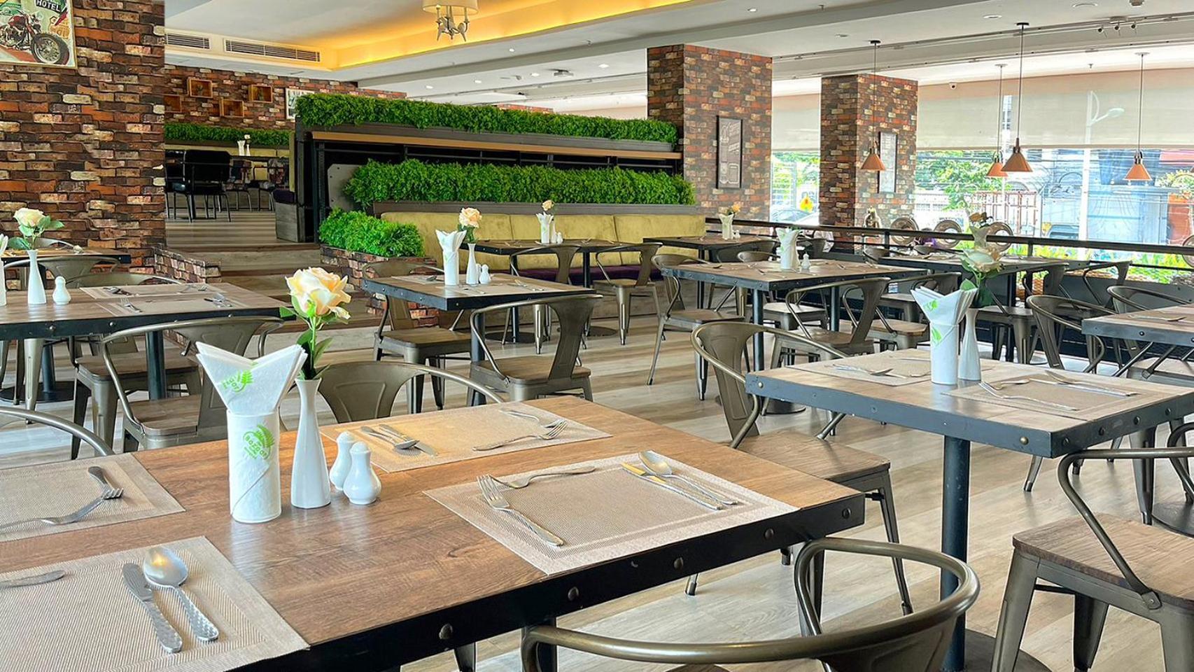 The Bazaar Hotel Бангкок Экстерьер фото