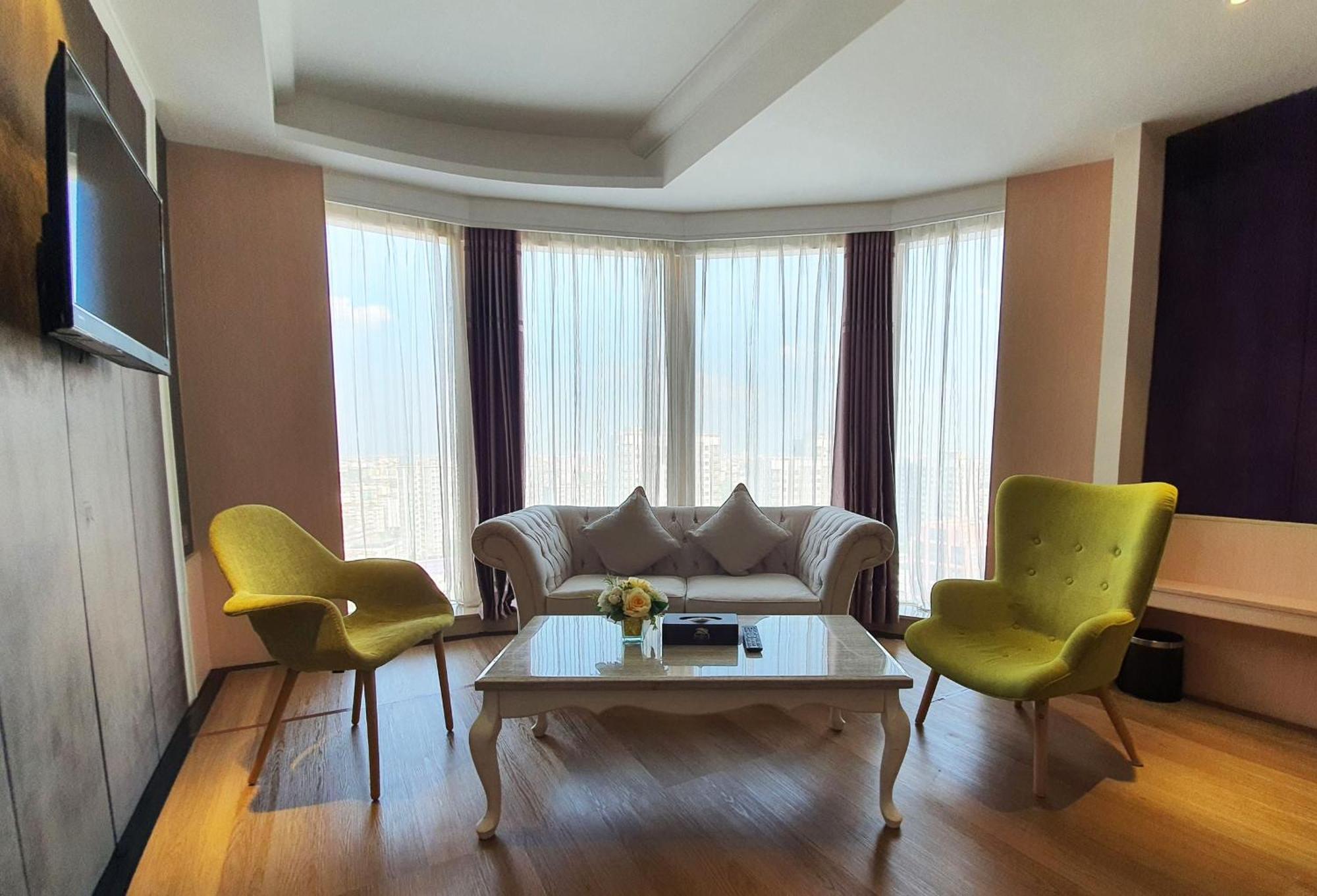 The Bazaar Hotel Бангкок Экстерьер фото