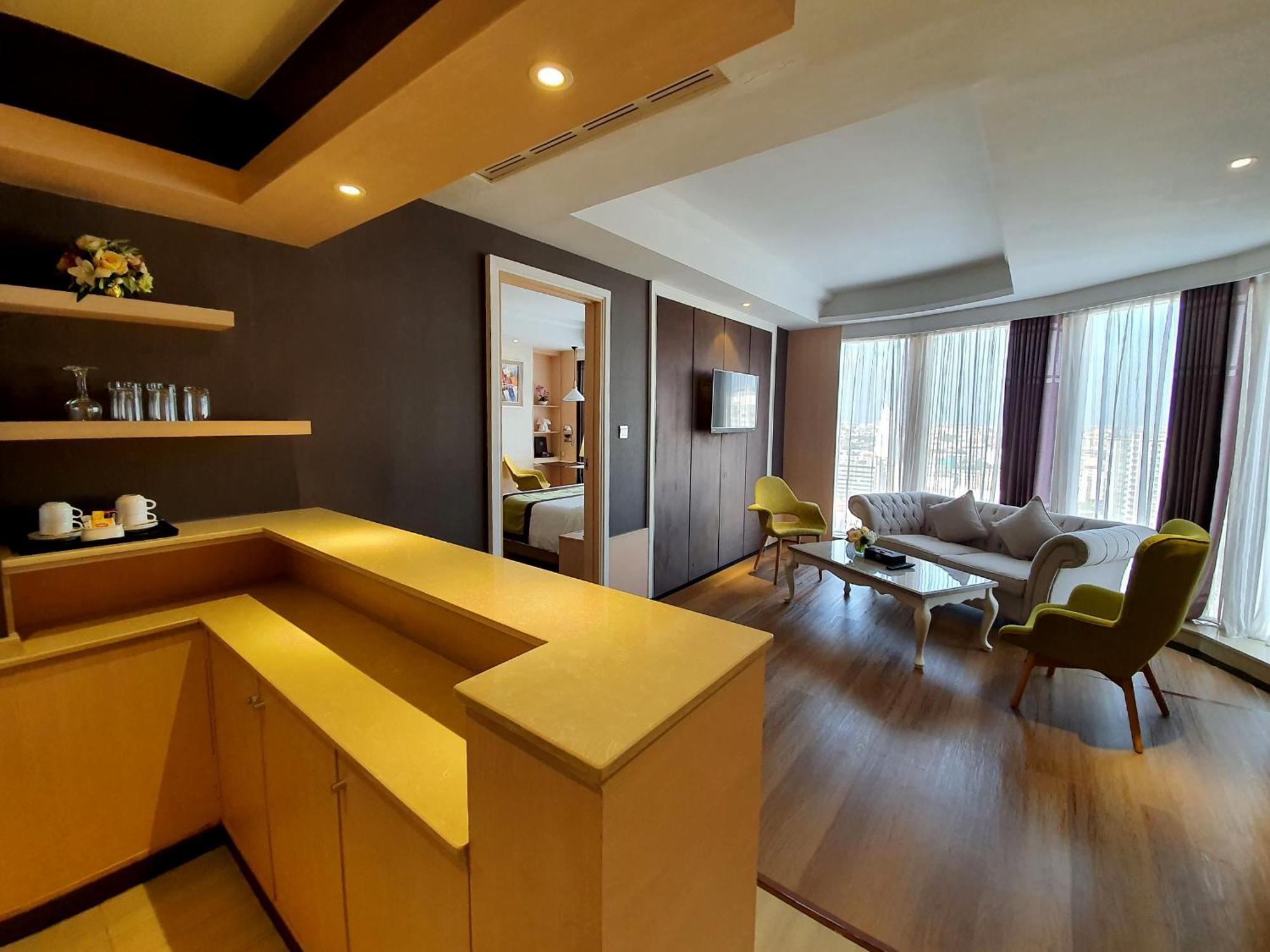 The Bazaar Hotel Бангкок Экстерьер фото