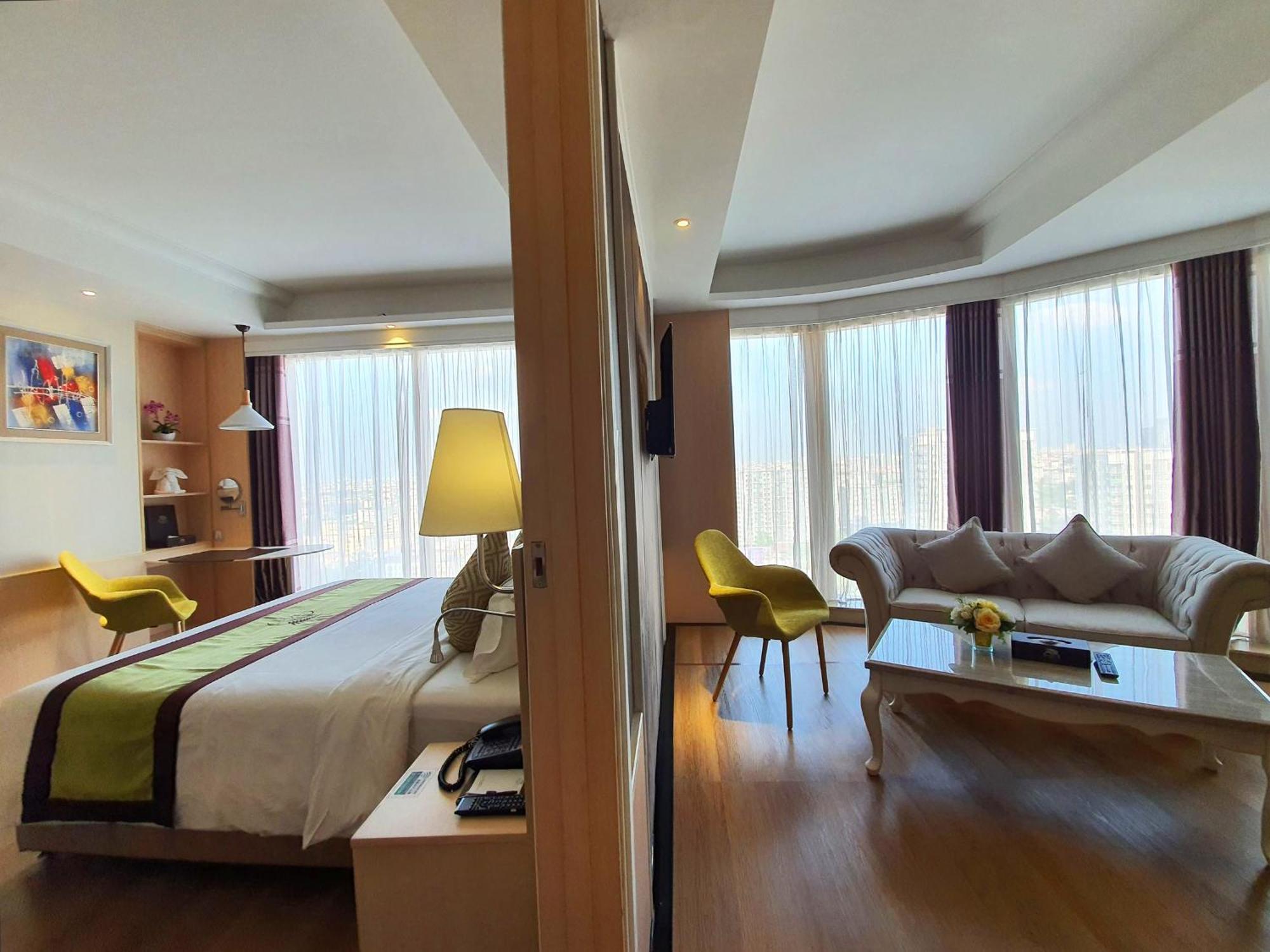 The Bazaar Hotel Бангкок Экстерьер фото