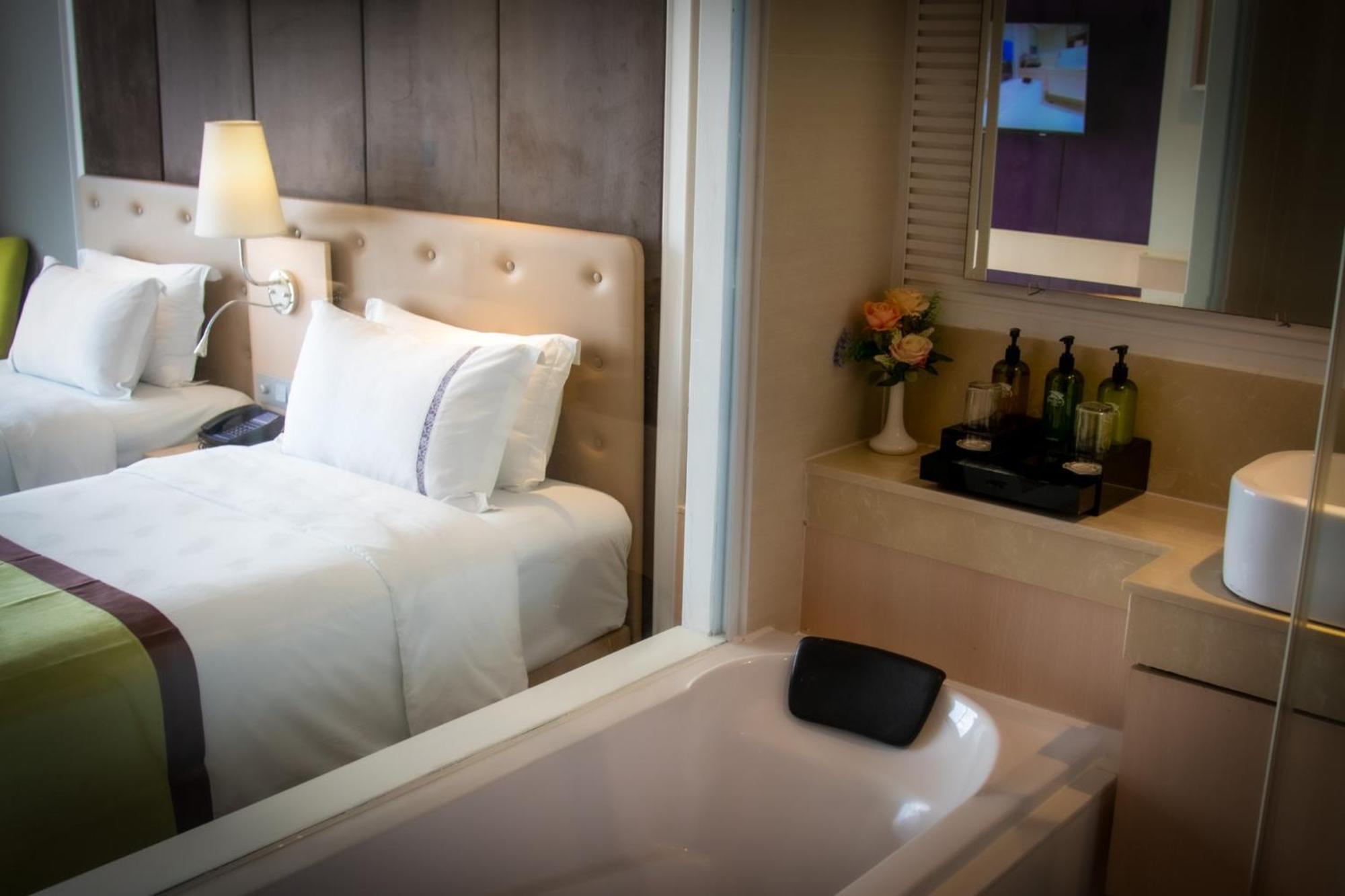 The Bazaar Hotel Бангкок Экстерьер фото