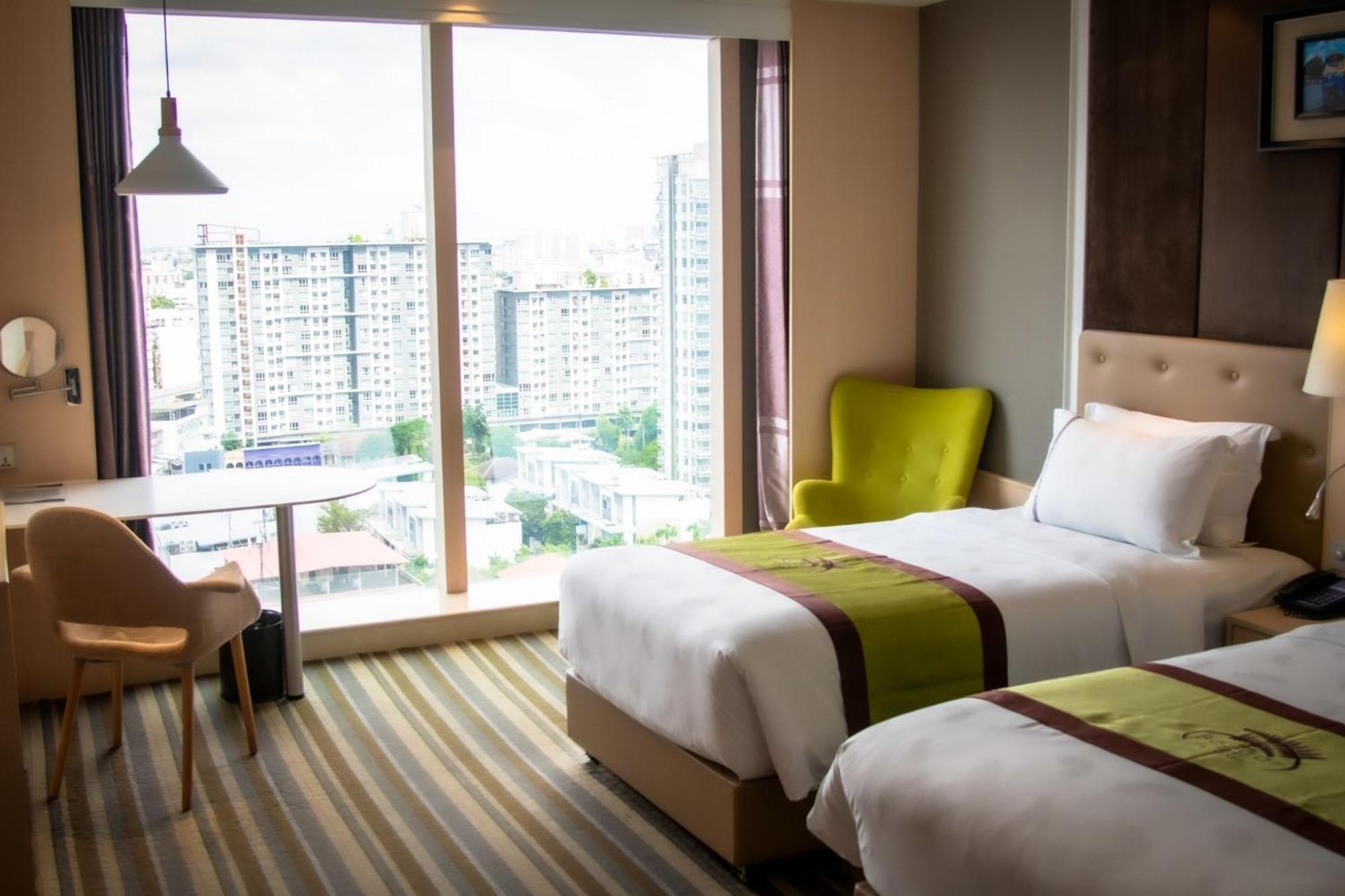 The Bazaar Hotel Бангкок Экстерьер фото