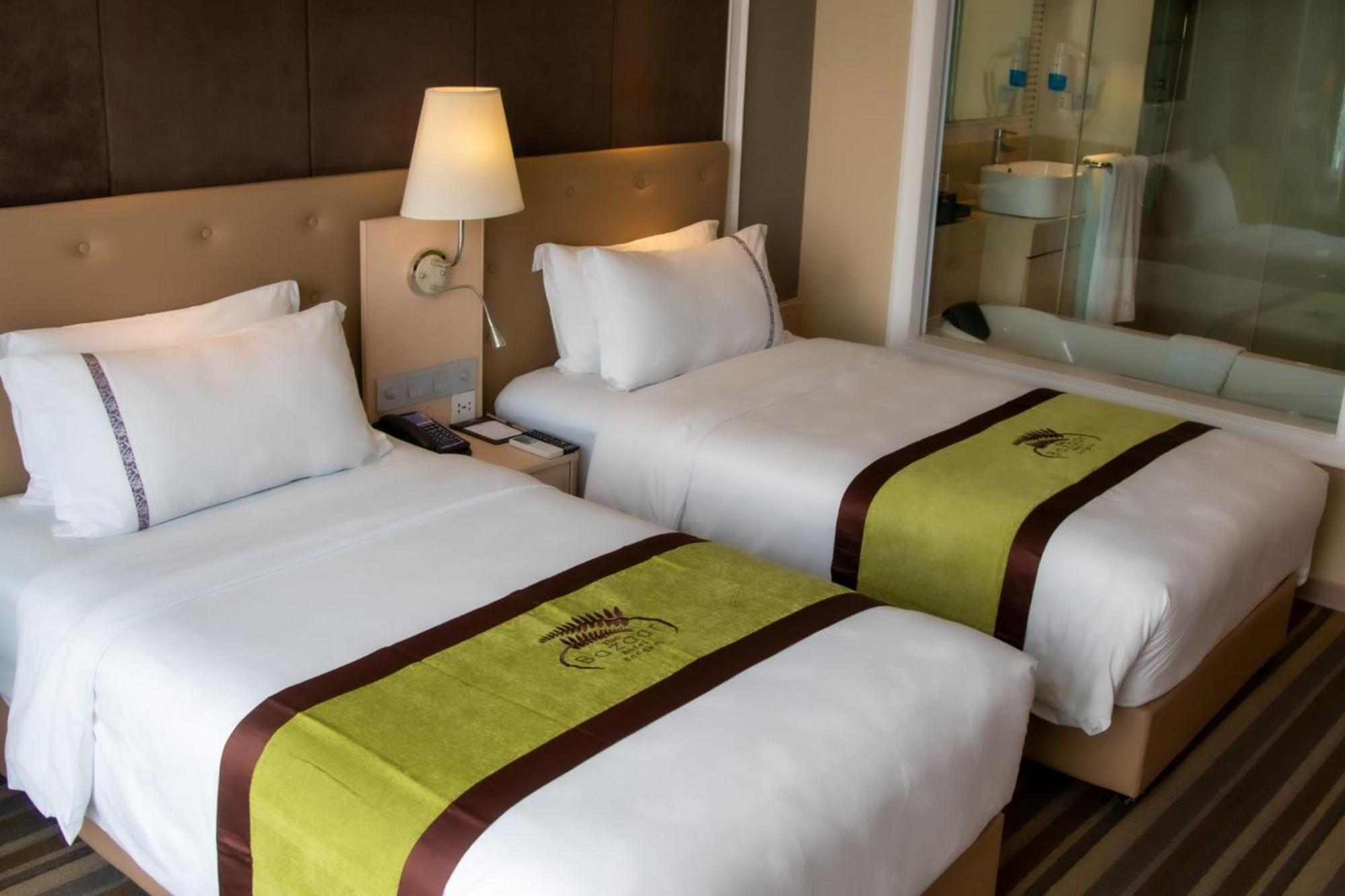 The Bazaar Hotel Бангкок Экстерьер фото