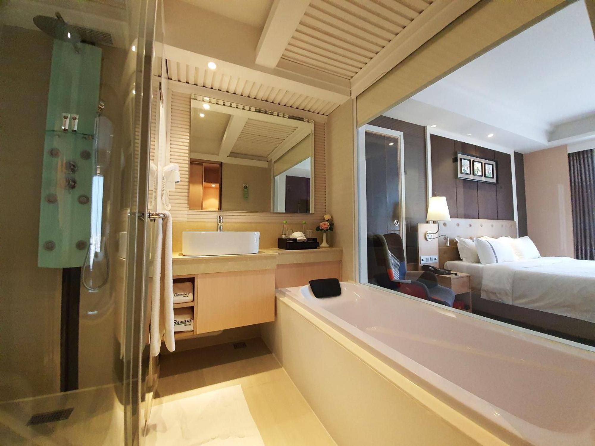 The Bazaar Hotel Бангкок Экстерьер фото
