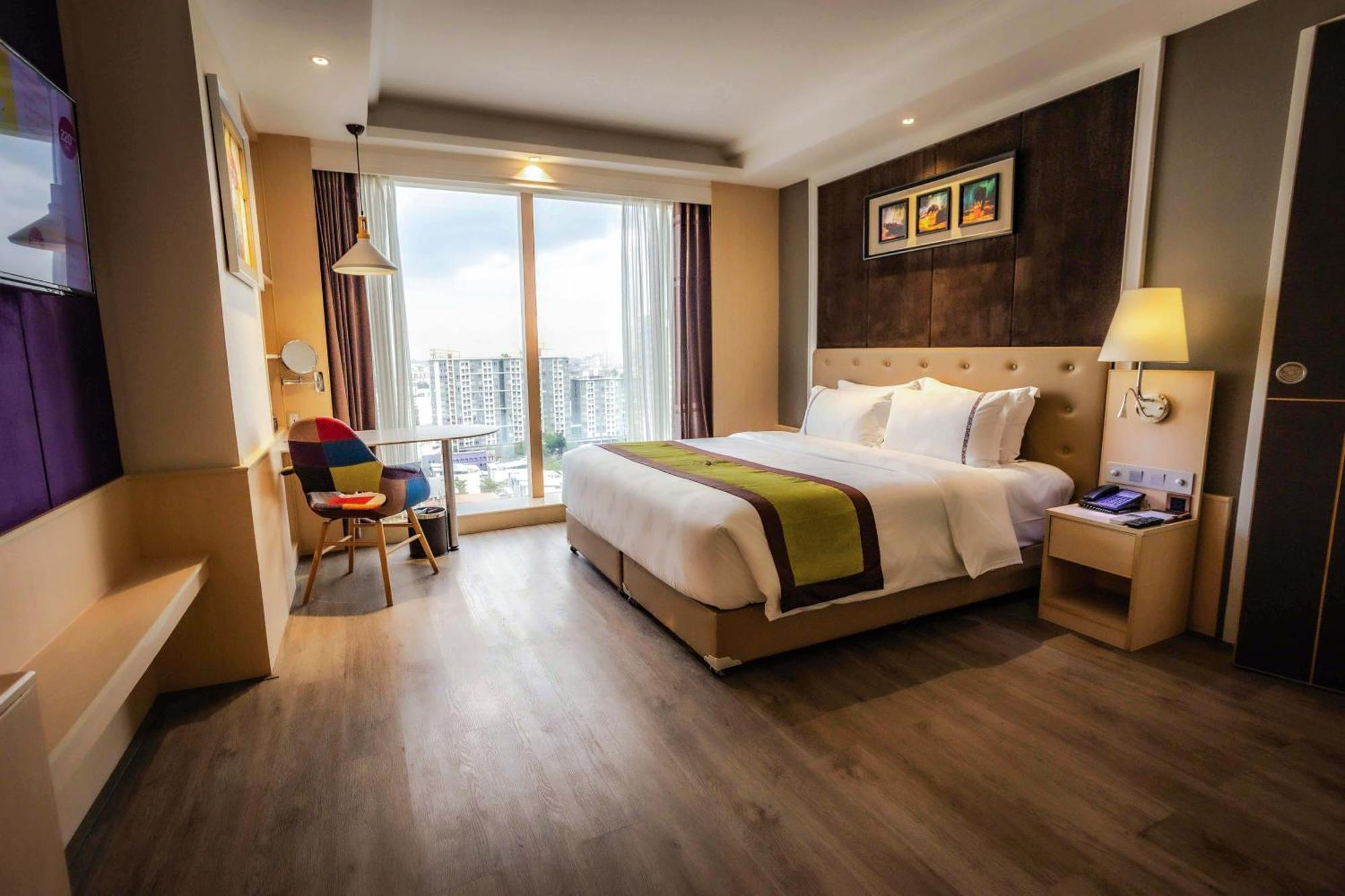The Bazaar Hotel Бангкок Экстерьер фото